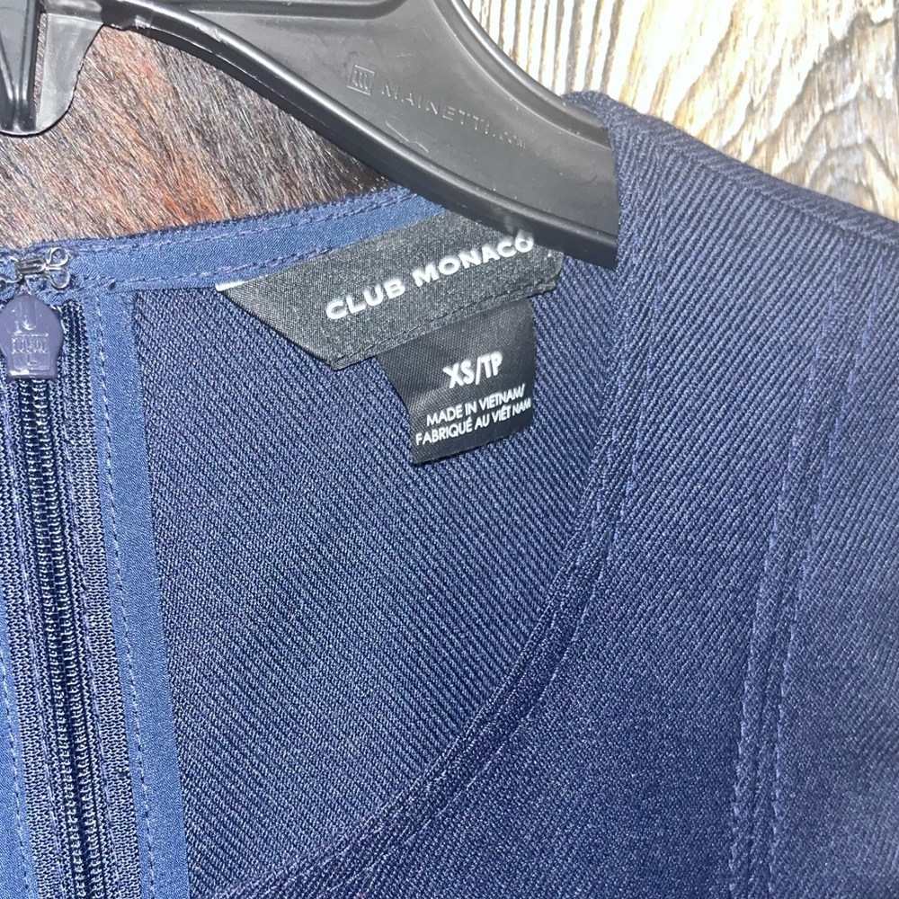 Club Monaco size XS Navy Blue Swing sleeveless top in like new condition - Picture 3 of 5